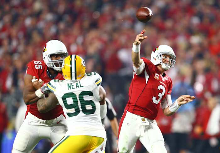 Former Cardinals quarterback Carson Palmer passes against the Packers during a 2015 NFC divisional round playoff game at University of Phoenix Stadium.